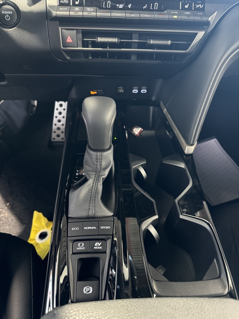 2025 Toyota Camry photo 31