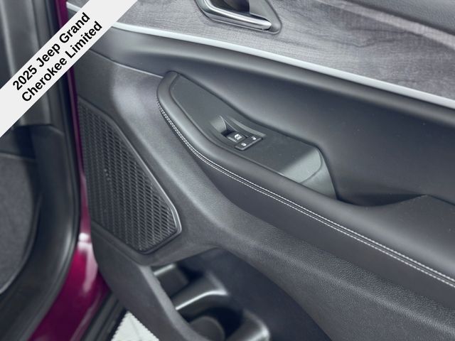 2025 Jeep Grand Cherokee Limited photo 25