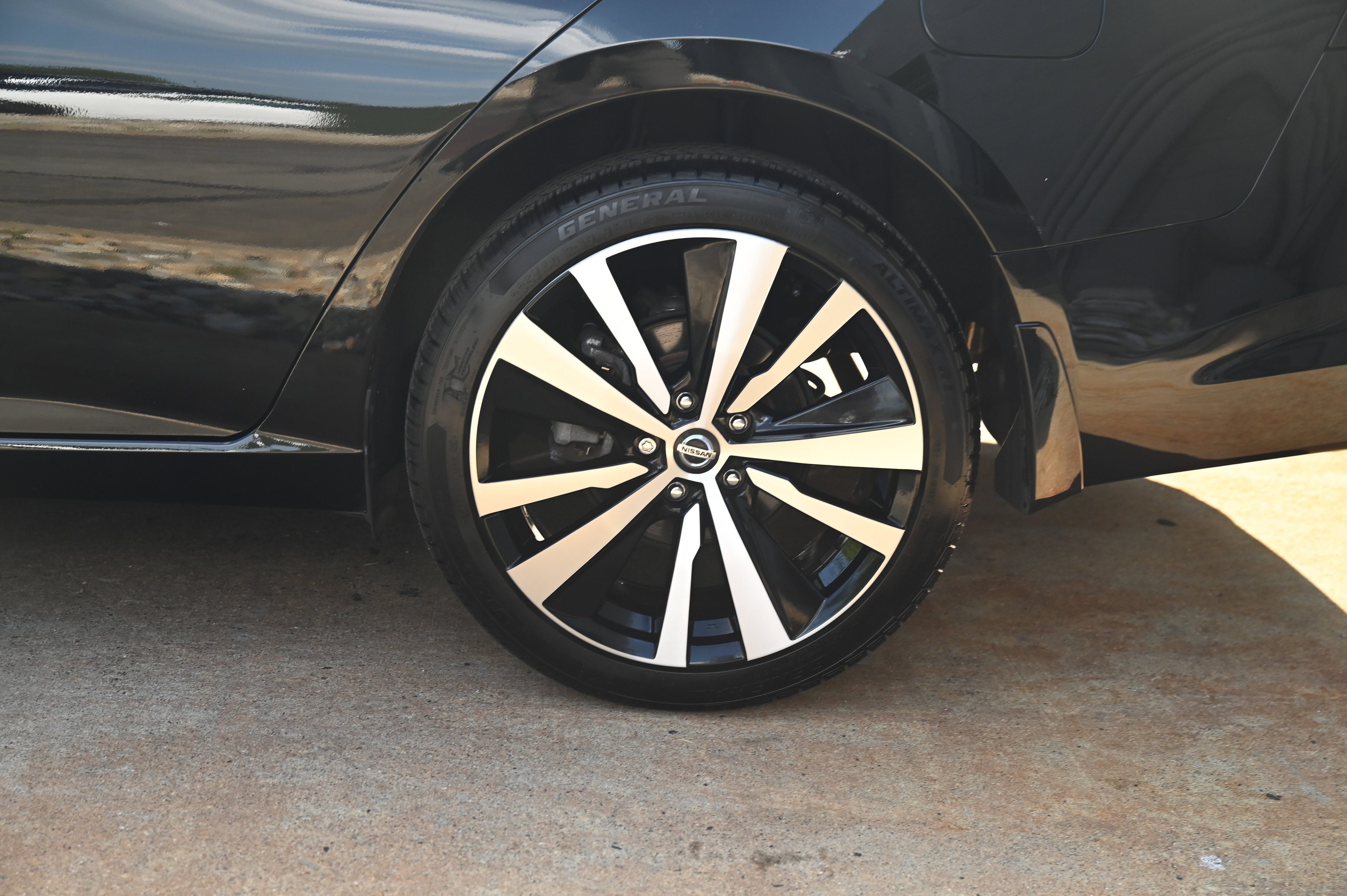 2022 Nissan Altima 2.5 SR photo 9