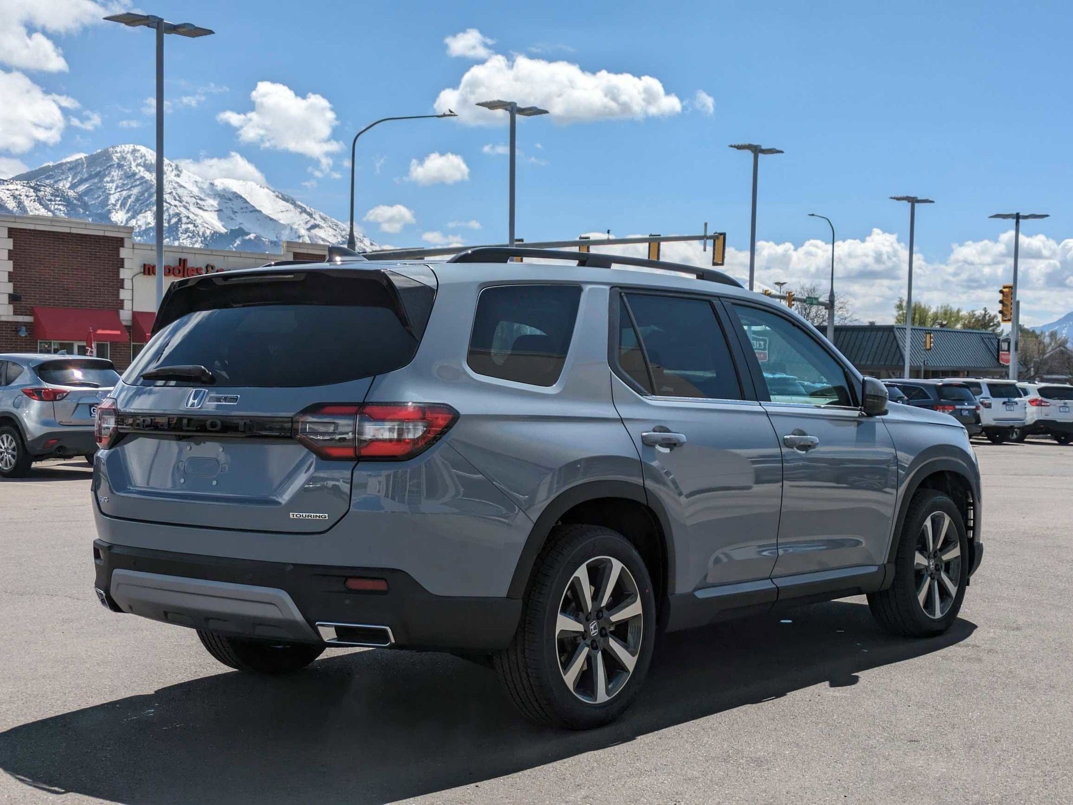 2025 Honda Pilot Touring photo 2