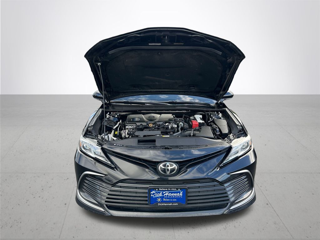 2021 Toyota Camry LE photo 4