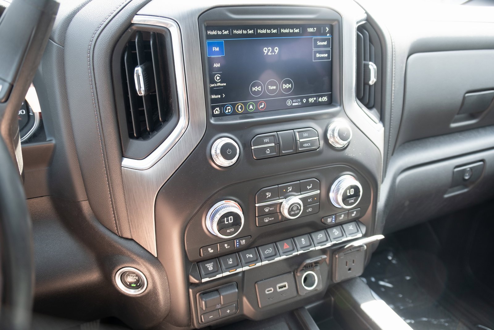 2023 Toyota RAV4 3500 HD Denali photo 3