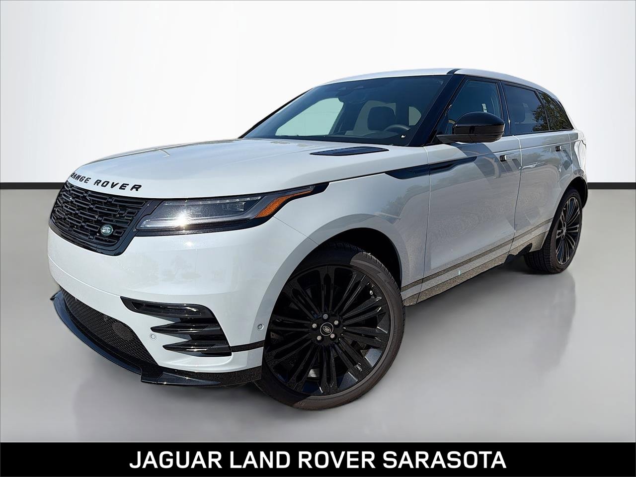 2026 Land Rover Range Rover Velar Dynamic SE's photo