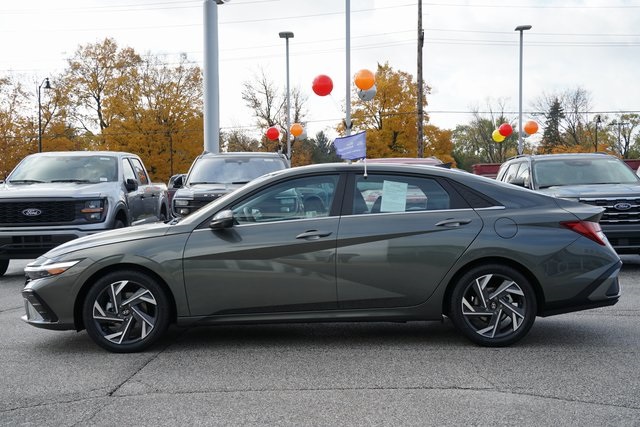 2024 Hyundai Elantra Limited photo 3