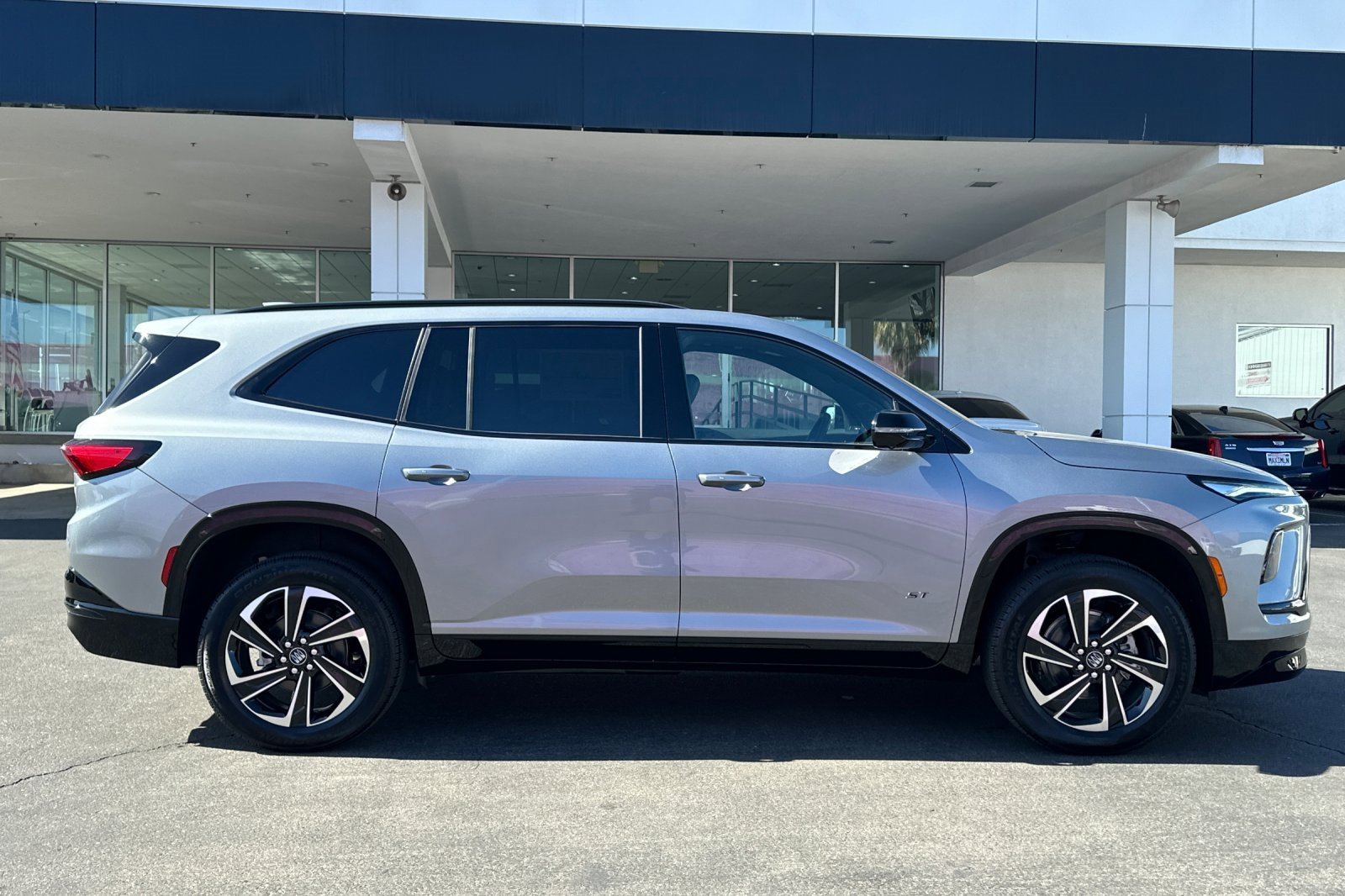 2026 Buick Enclave Sport Touring photo 4