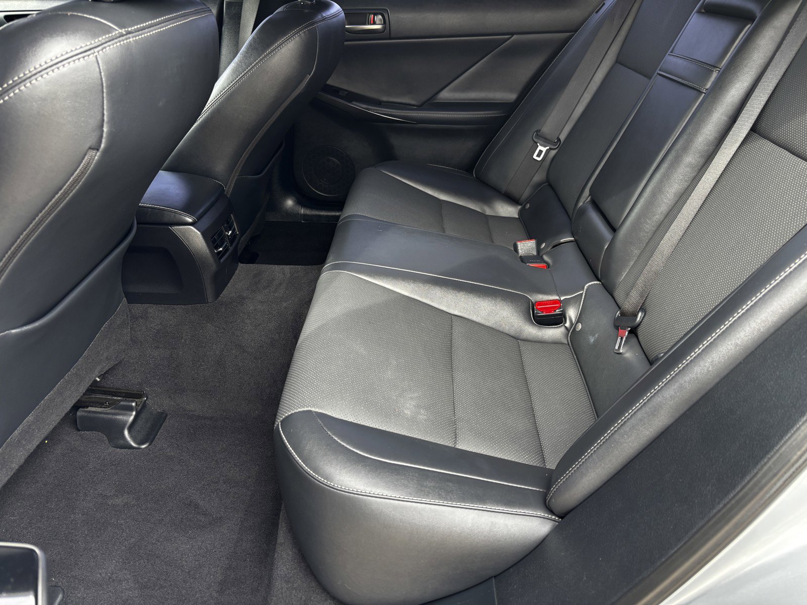 2021 Lexus IS 300 photo 23