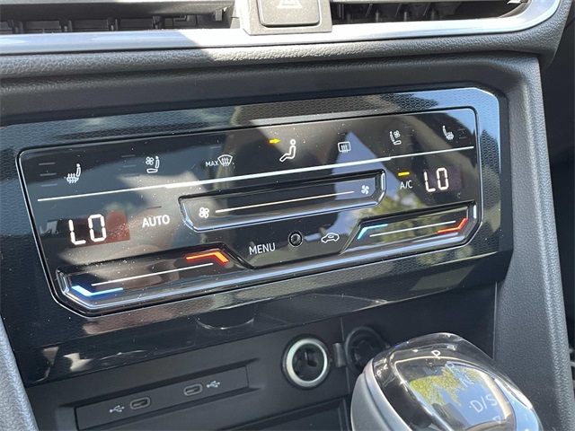 2025 Volkswagen Taos SEL photo 23