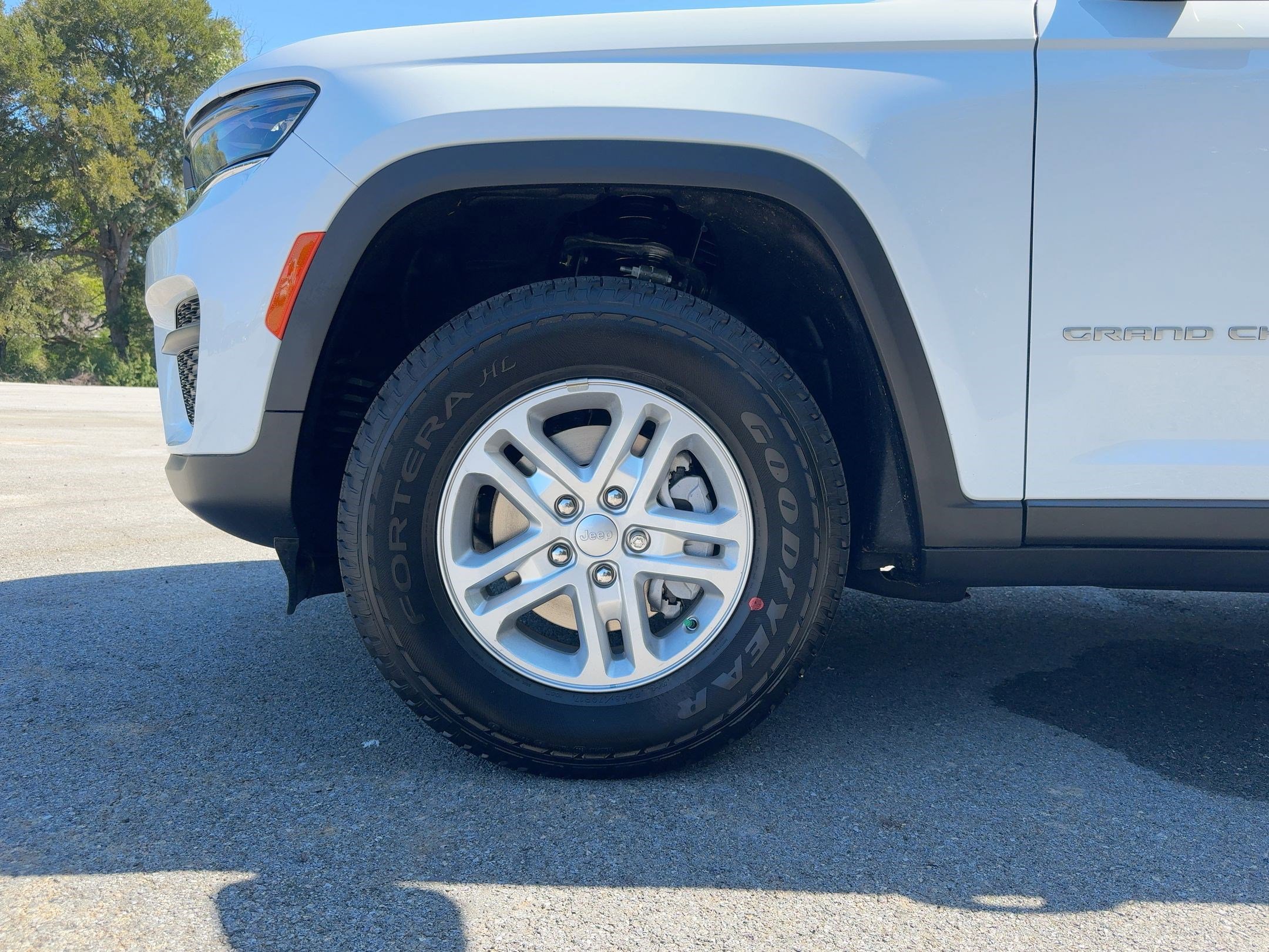 2025 Jeep Grand Cherokee Laredo photo 10