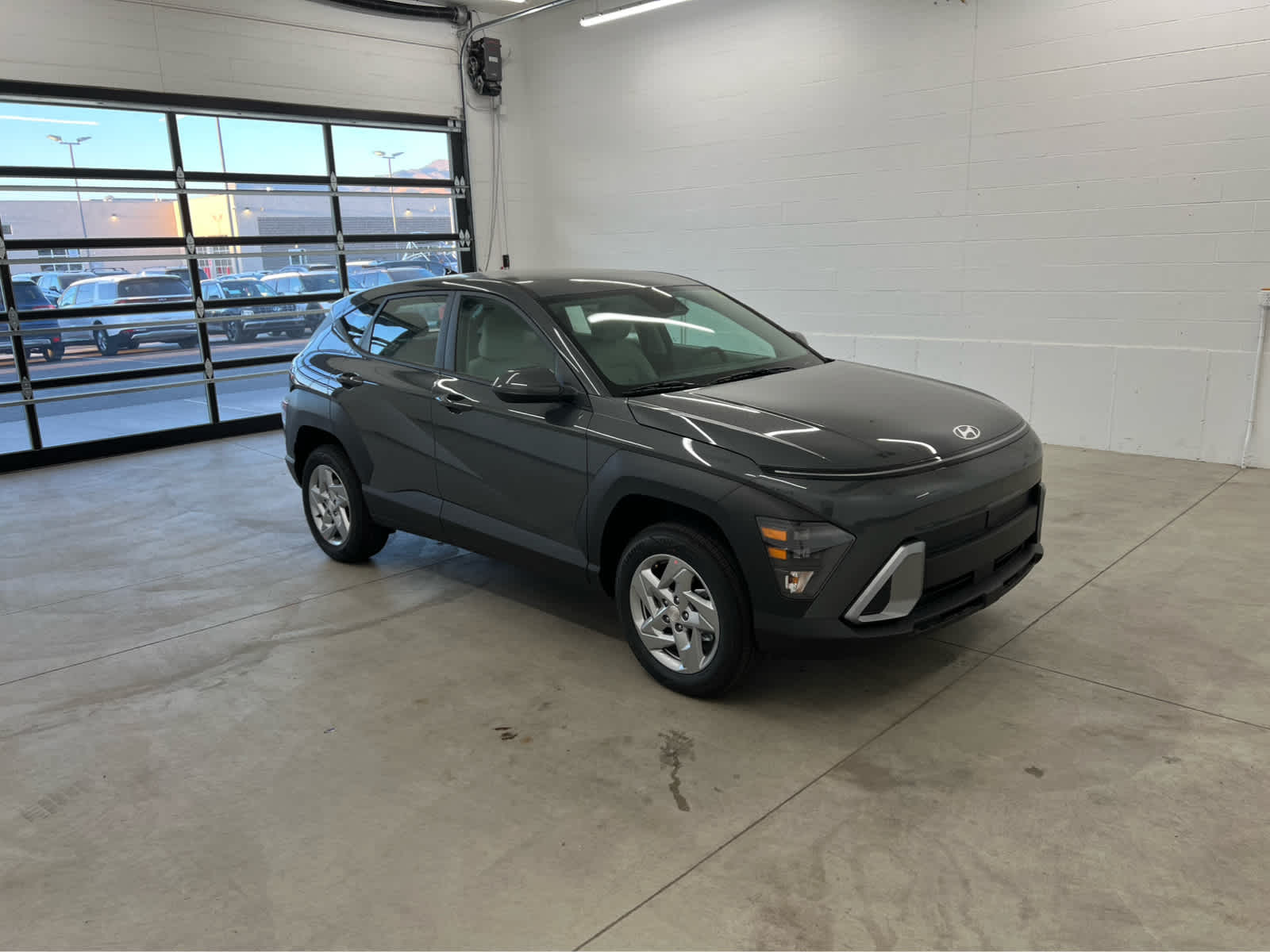 2026 Hyundai Kona SE photo 2
