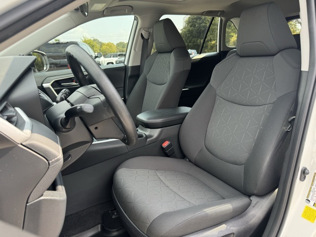 2022 Toyota RAV4 XLE photo 12