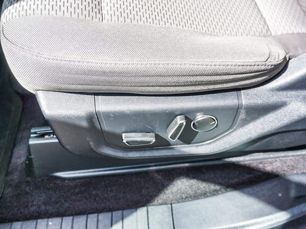 2016 Ford F-150 XLT photo 18