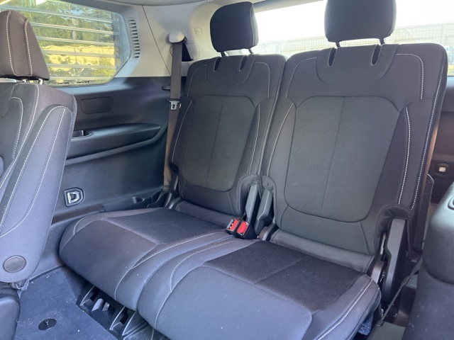 2023 Jeep Grand Cherokee Laredo photo 14