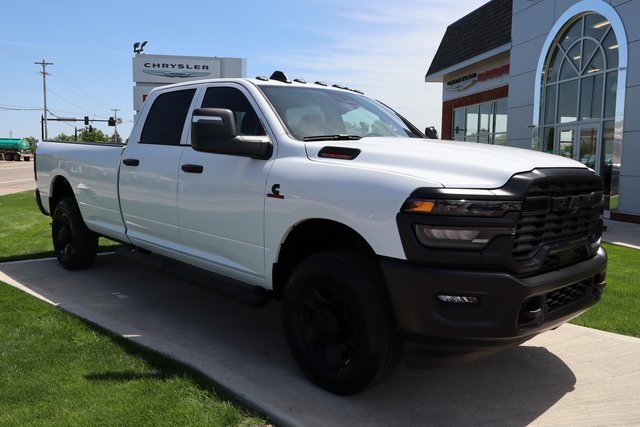 2025 Ram 3500 Tradesman photo 2