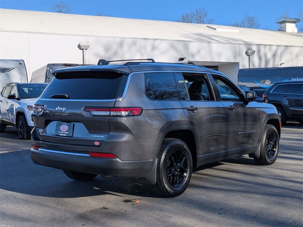 2023 Jeep Grand Cherokee Laredo photo 3