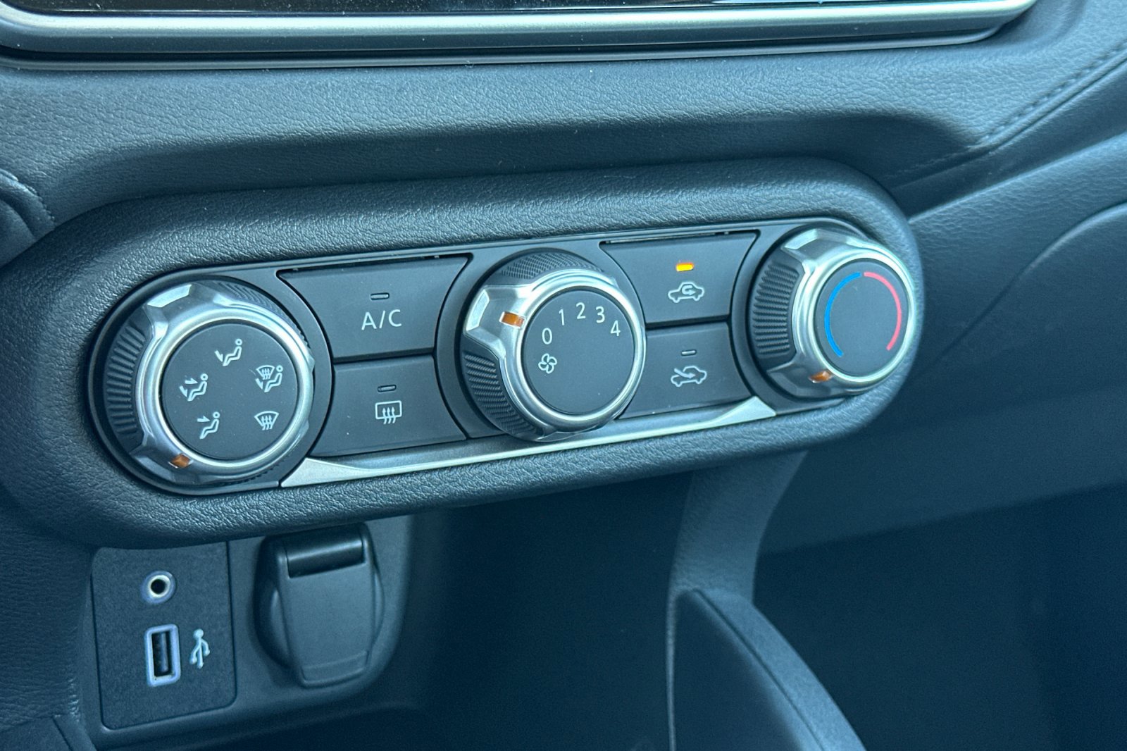 2025 Nissan Versa S photo 14