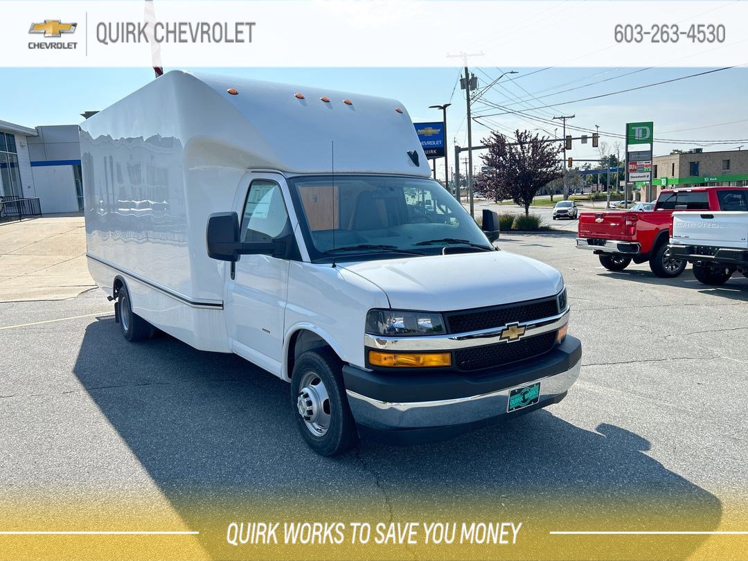 2025 Chevrolet Express Cutaway Base's photo