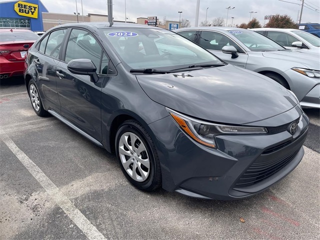 2024 Toyota Corolla LE's photo