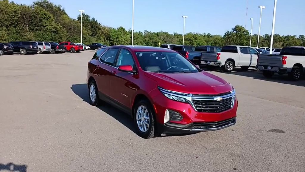 2022 Chevrolet Equinox LT photo 2