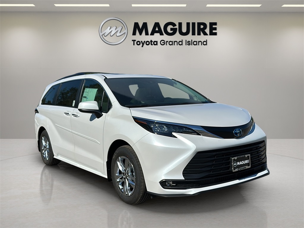 2025 Toyota Sienna XLE photo 7