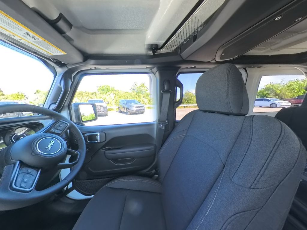 2025 Jeep Wrangler Sport RHD photo 20