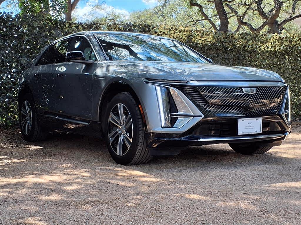 2024 Cadillac Lyriq Luxury photo 3