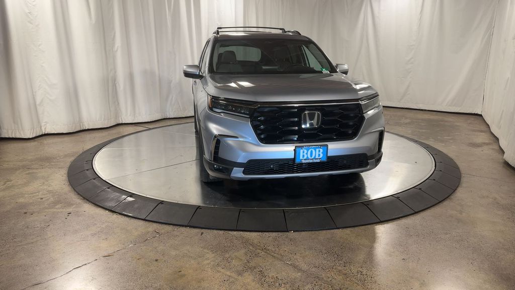 2023 Honda Pilot Touring photo 2