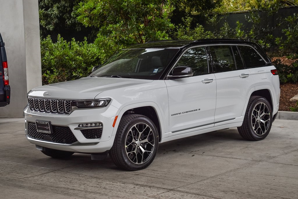 2025 Jeep Grand Cherokee Summit photo 3