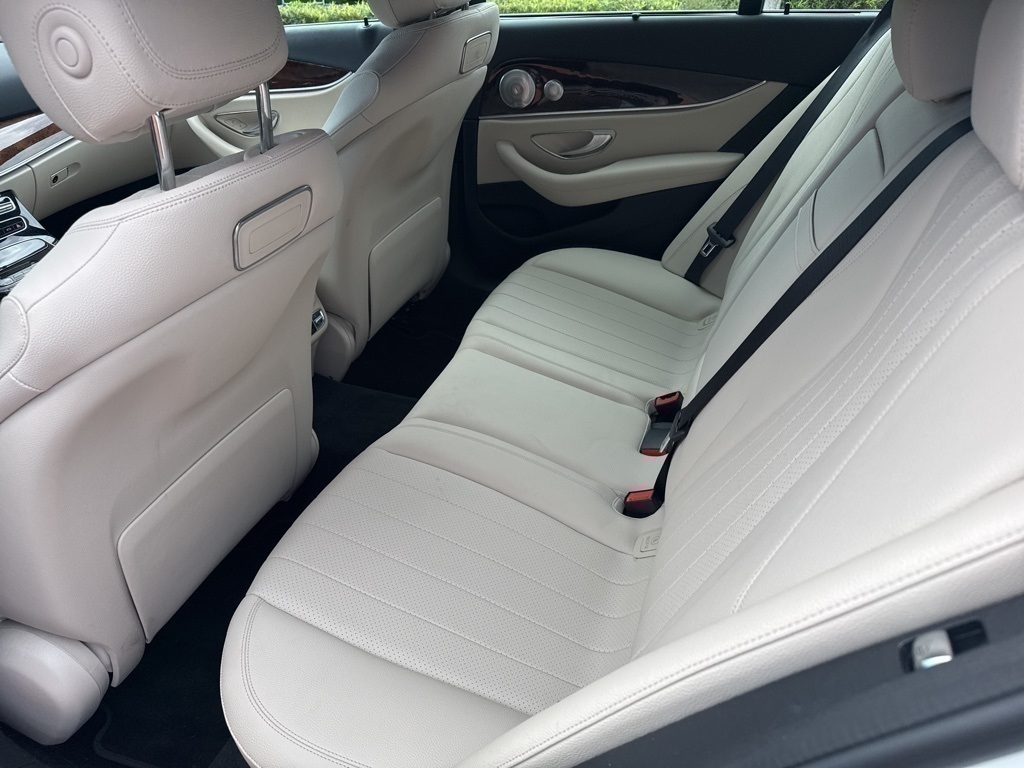2018 Mercedes Benz E 400 4MATIC photo 4