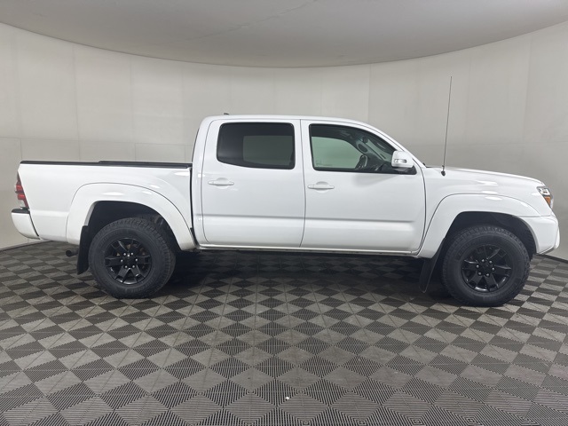 2015 Toyota Tacoma Base photo 2