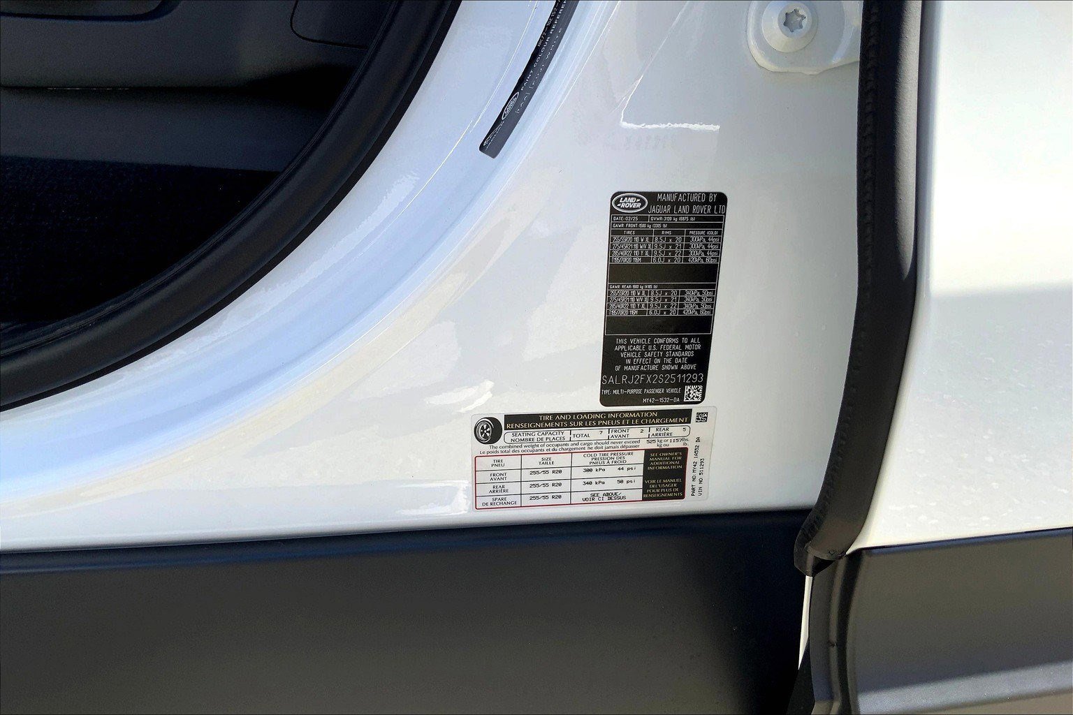 2025 Land Rover Discovery S photo 10