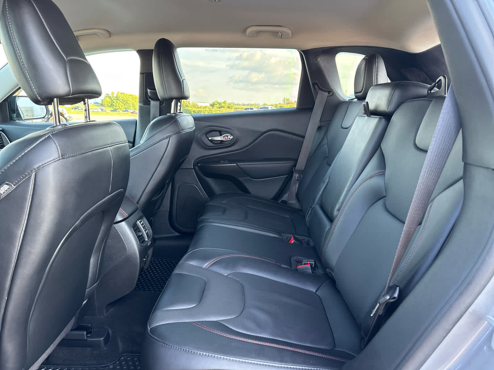 2022 Jeep Cherokee Trailhawk photo 12