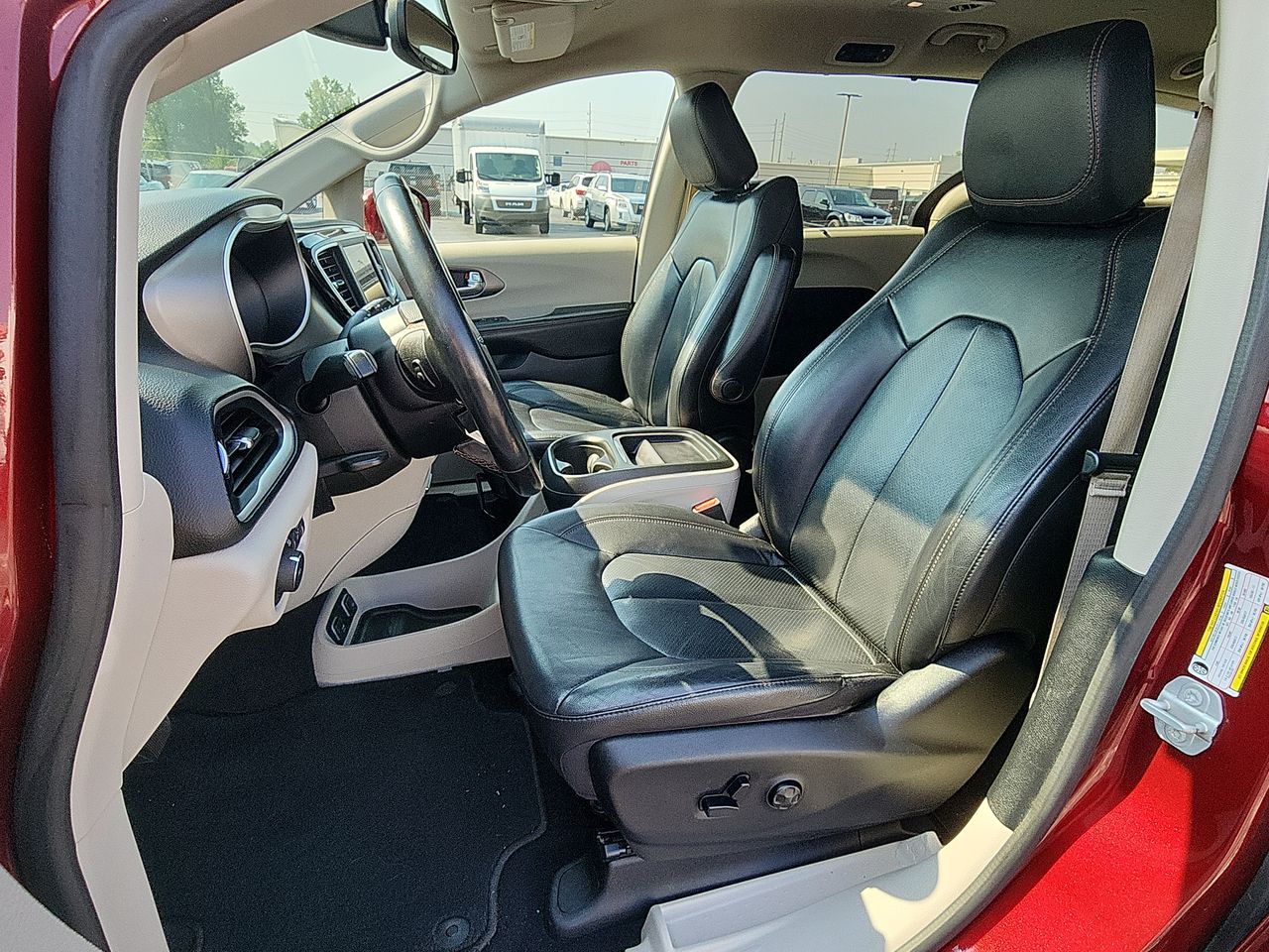 2020 Chrysler Pacifica Touring L photo 11