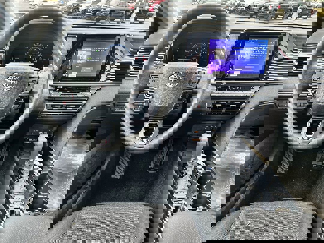 2025 Toyota Camry LE photo 9