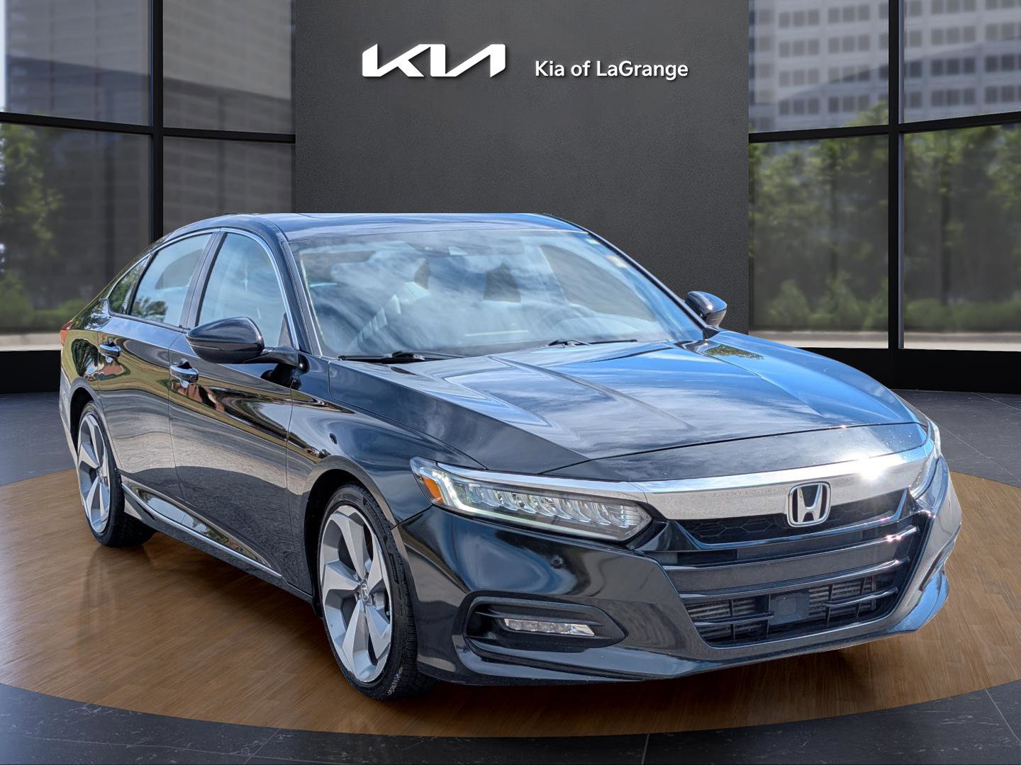 2018 Honda Accord Touring 2.0T photo 3