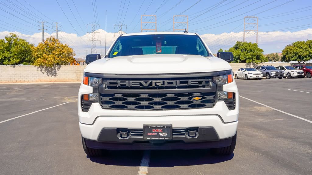 2023 Chevrolet Silverado Custom photo 2