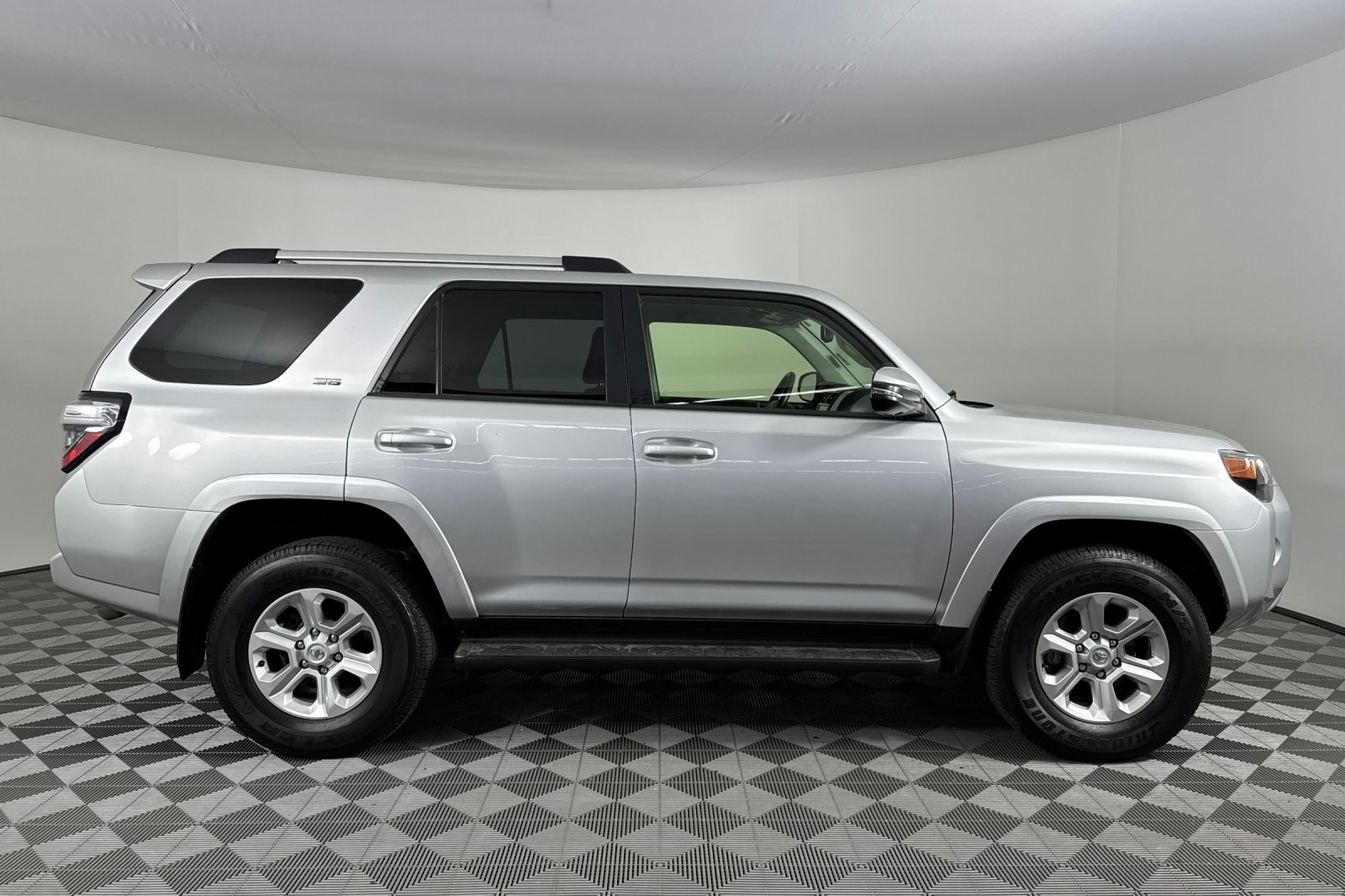 2023 Toyota 4Runner SR5 Premium photo 2