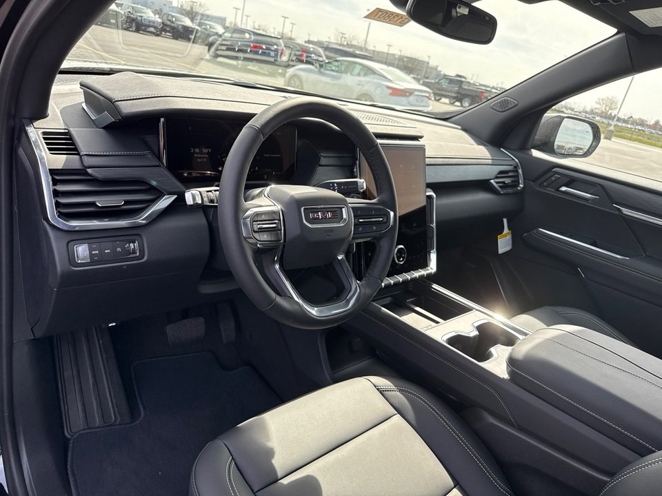 2025 GMC ACADIA - Image 17