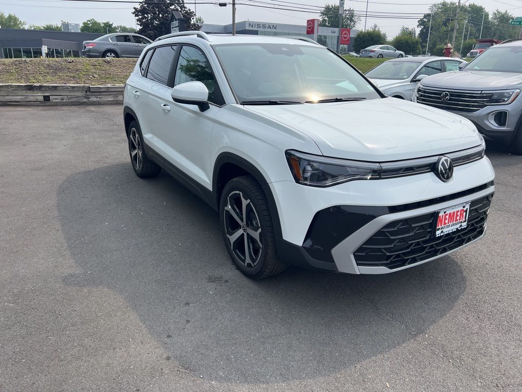 2025 Volkswagen Taos SEL photo 3