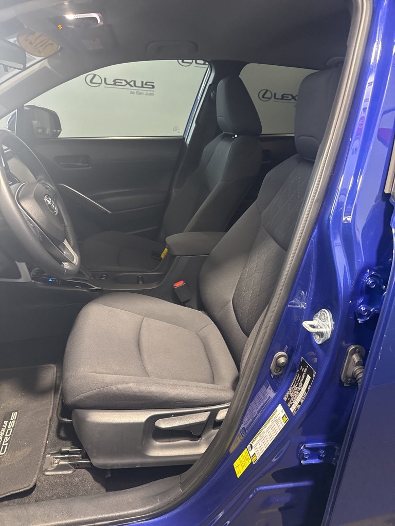 2023 Toyota Corolla Cross LE photo 29