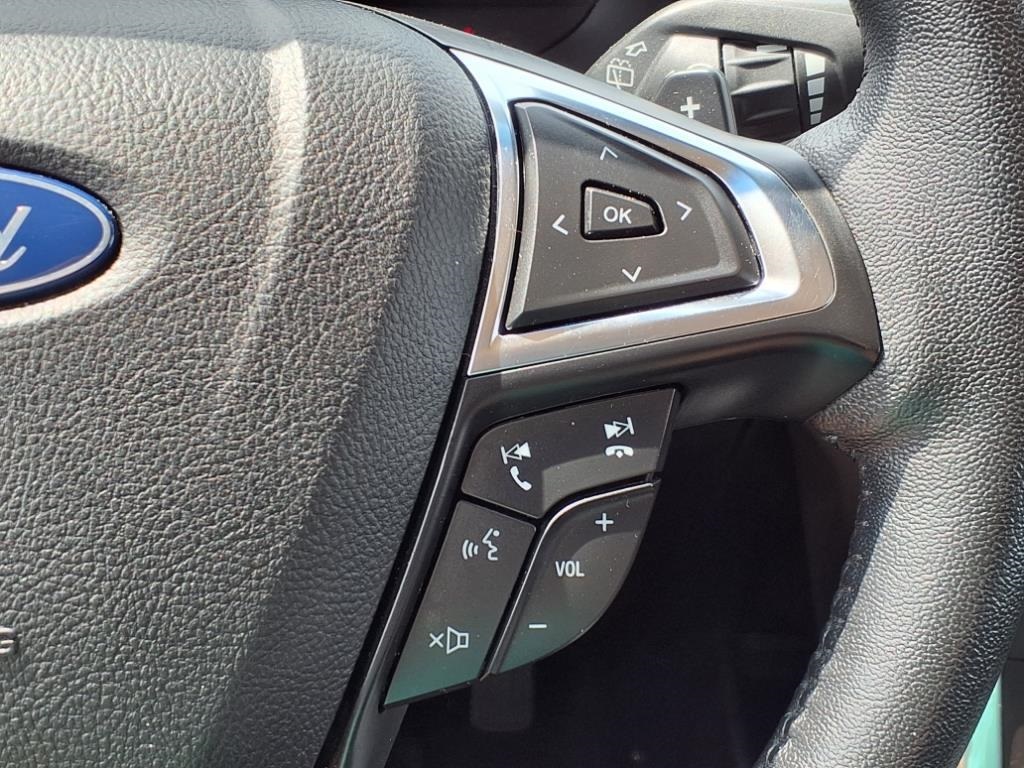 2020 Ford Edge Titanium photo 17