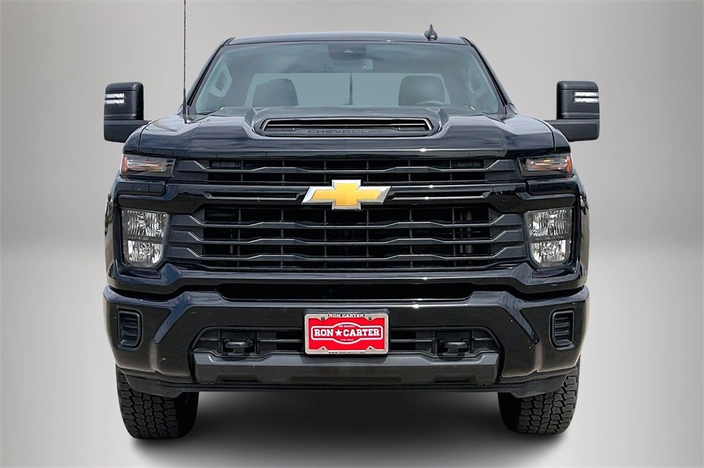 2024 Chevrolet Silverado 2500HD Custom photo 3