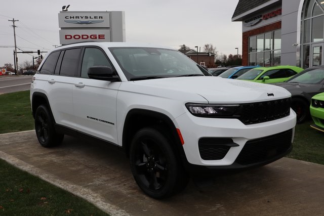 2025 Jeep Grand Cherokee Altitude X photo 3