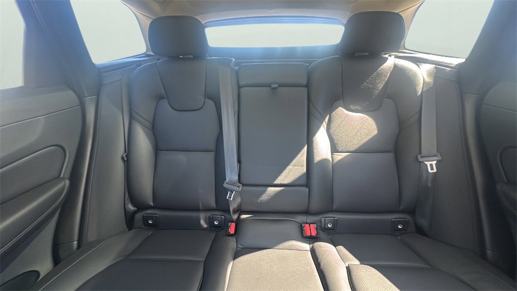 2024 Volvo XC60 B5 Plus photo 15