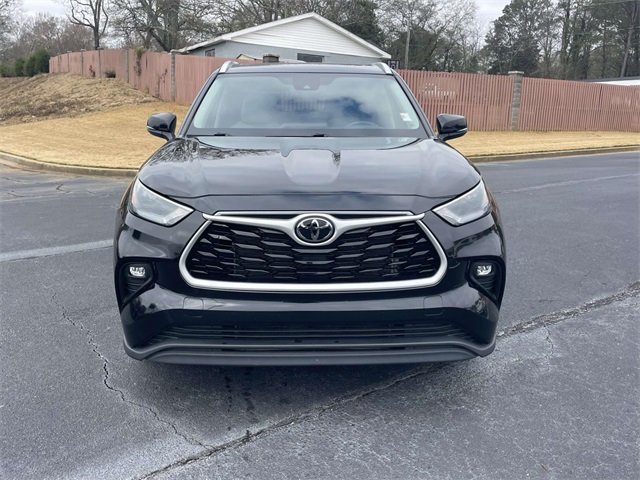 2024 Toyota Highlander XLE photo 2