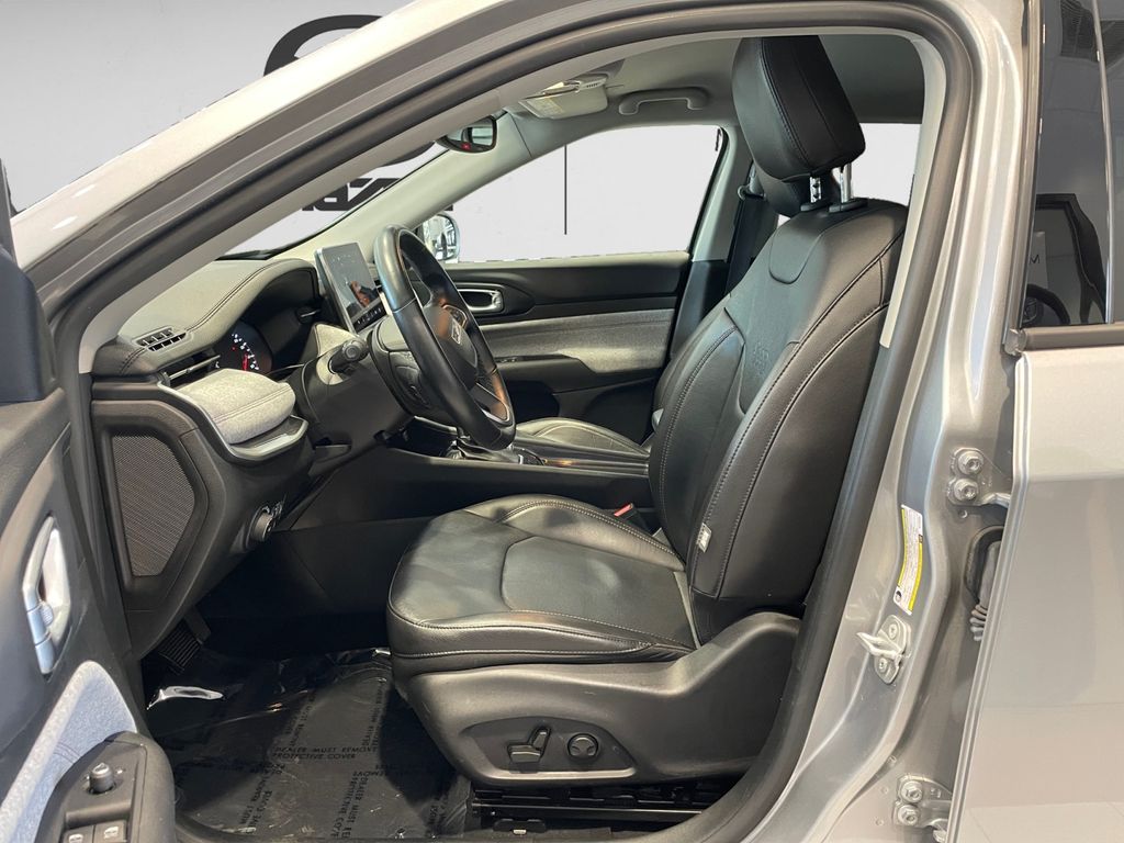 2022 Jeep Compass Latitude Lux photo 9