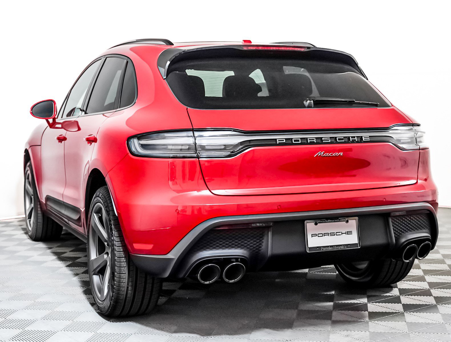 2025 Porsche Macan T photo 3