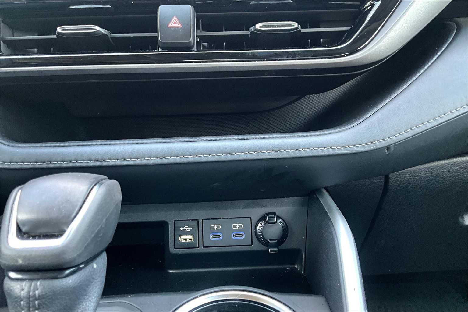 2022 Toyota Highlander XLE photo 33