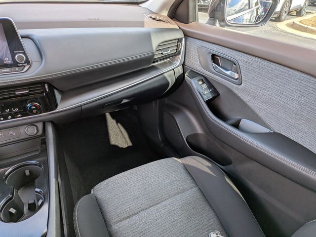 2022 Nissan Rogue SV photo 10
