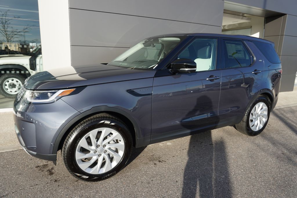 2025 Land Rover Discovery S photo 3