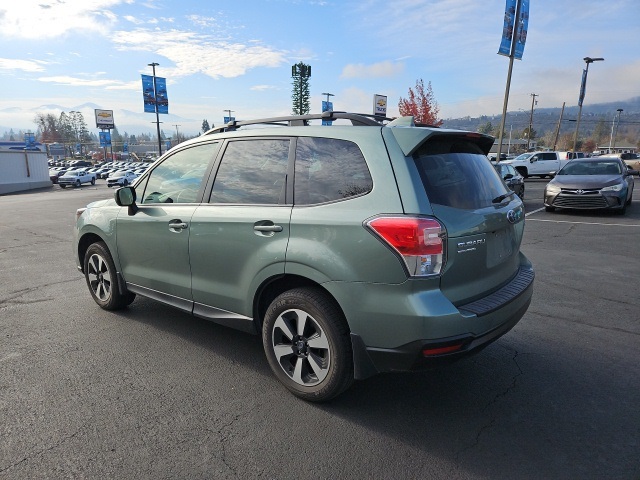 2018 Subaru Forester 2.5i Premium photo 4